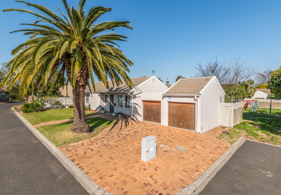 4 Bedroom Property for Sale in Vredekloof East Western Cape